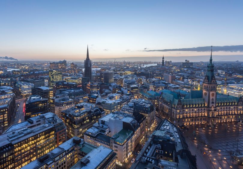 Hamburg bei Abenddämmerung